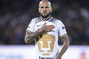 Dani Alves manda mensaje tras acusaciones: "Sé lo que represento y a quién represento"