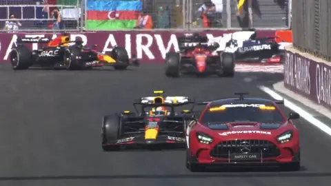 Checo Pérez ganó el Gran Premio de Azerbaiyán y recorta la distancia en el Campeonato de Pilotos