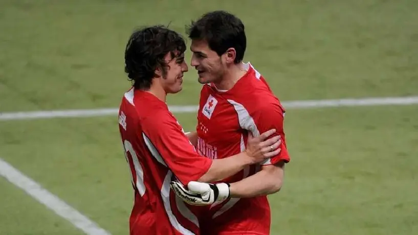 Iker Casillas y Fernando Alonso empiezan una nueva 'rivalidad'