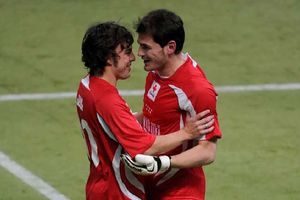 Iker Casillas y Fernando Alonso empiezan una nueva 'rivalidad'