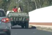 Lo que se sabe de las ‘quinceañeras’ que usaron un vehículo militar de Sedena como limusina