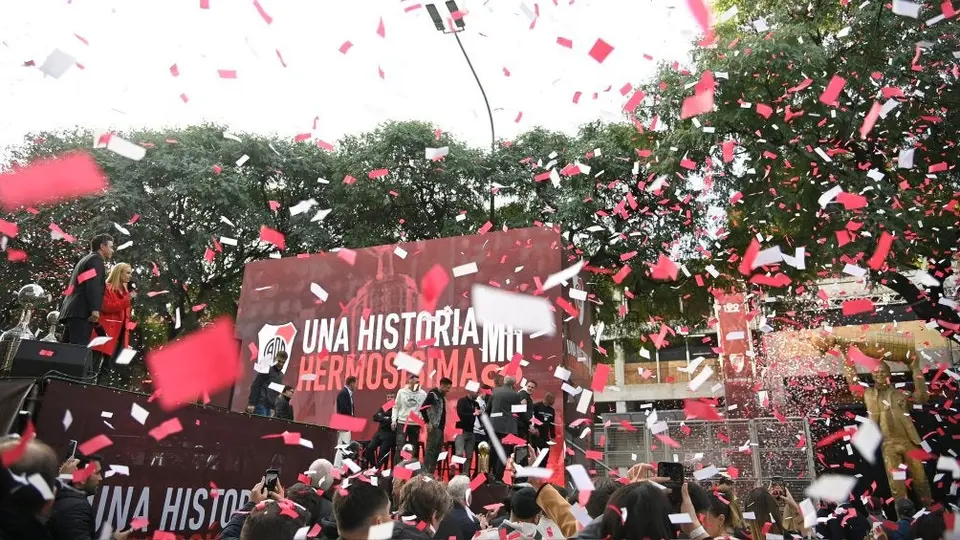 River Plate: Develan estatua del Muñeco Gallardo en el Monumental