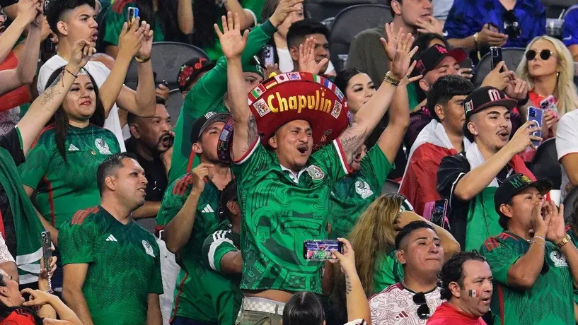 MisterChip 'explota' contra afición del Tri por grito homofóbico: '¿Hasta cuándo van a seguir?'