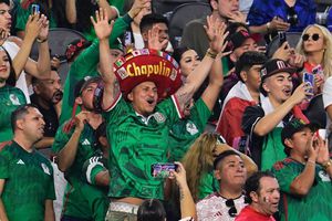 MisterChip 'explota' contra afición del Tri por grito homofóbico: '¿Hasta cuándo van a seguir?'