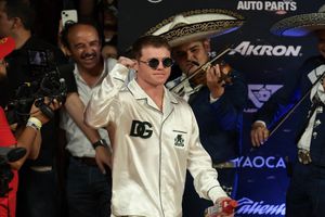 Canelo Álvarez se molestó con un reportero tras pelea vs Ryder: '¿Para qué estás aquí?'