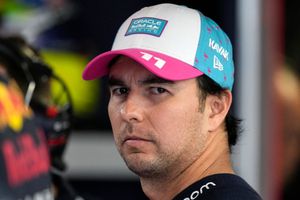 Chris Horner desmiente que Checo Pérez haya manejado 'a ciegas' en Miami