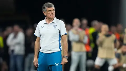 Tecatito Corona: Sevilla mantiene como DT a José Luis Mendilibar