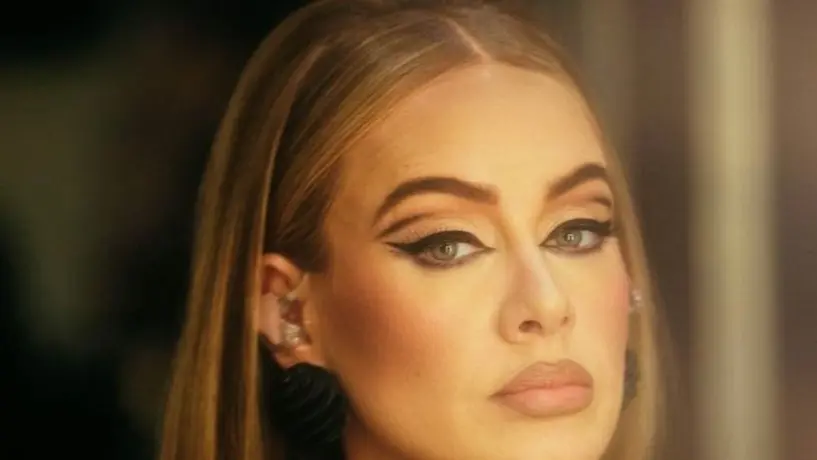 Adele manda 'recadito' a Piqué tras última presentación de Shakira