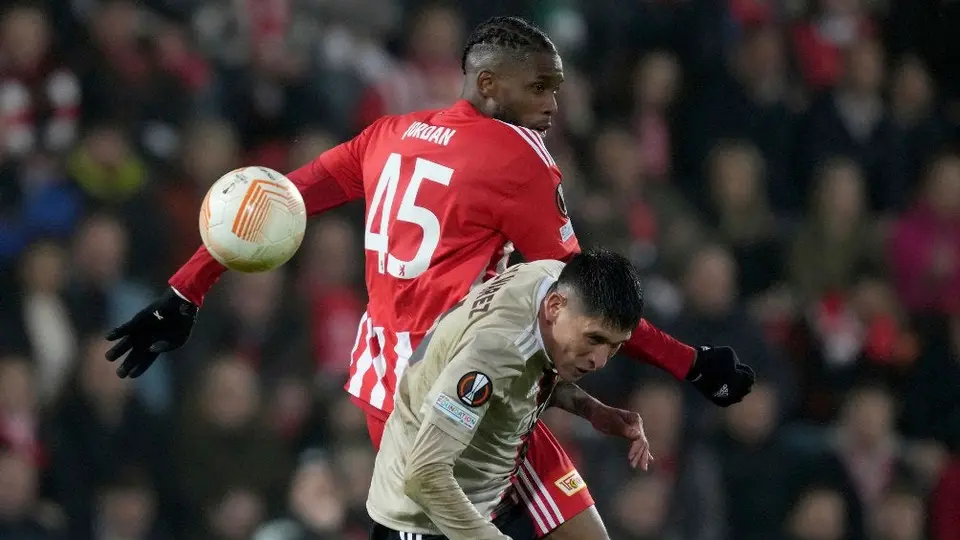 Europa League: Edson Álvarez se fue expulsado en la eliminación del Ajax frente al Union Berlin