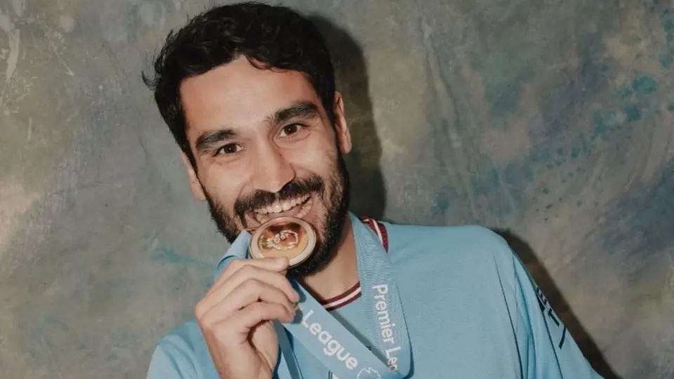 Manchester City promociona su nuevo jersey con Ilkay Gundogan y luego borra el post
