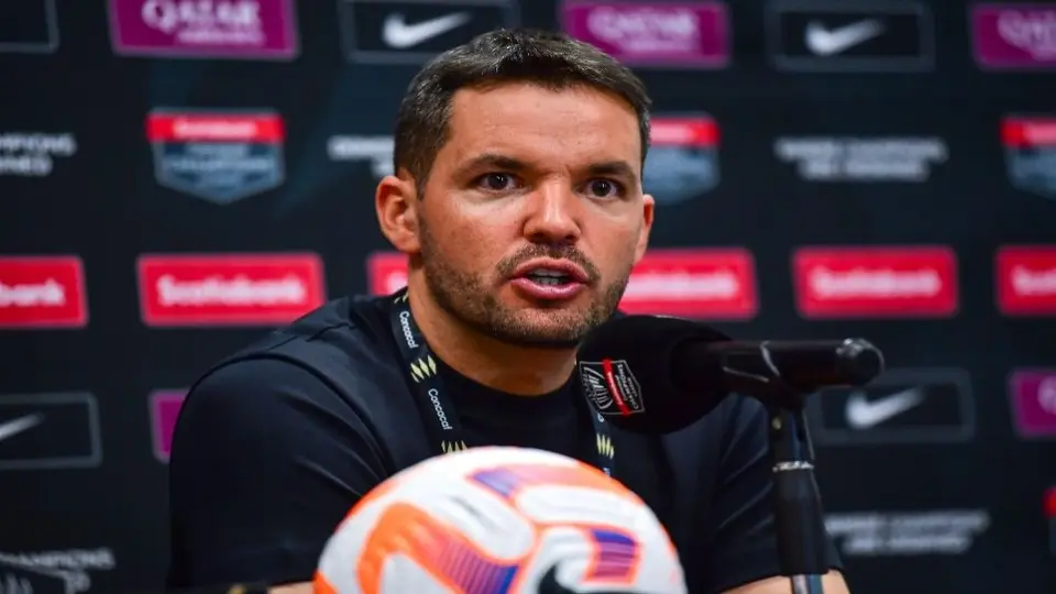 León: Larcamón asegura que semifinal vs Tigres es una 'oportunidad enorme para hacer historia'