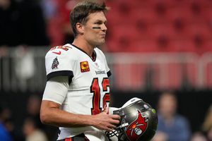 Brady y la tremenda barrida en contra de un defensivo de los Cowboys