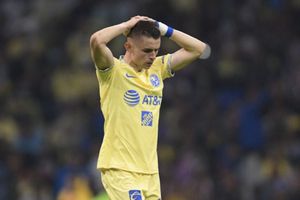 Fidalgo felicitó al América Femenil por el título y la afición explotó contra él