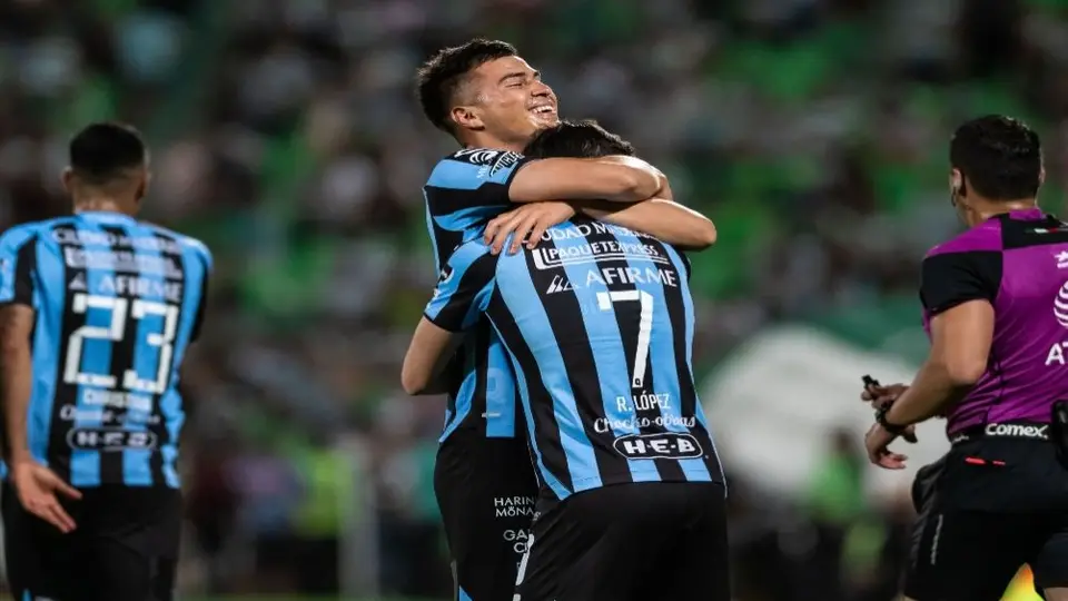 Querétaro sorprende a Santos con dos goles en tiempo de compensación