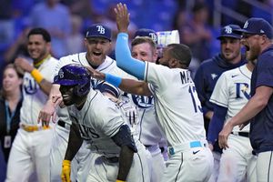 ¡Con poder mexicano! Arozarena y Paredes lideran a Rays a dejar tendidos a Twins