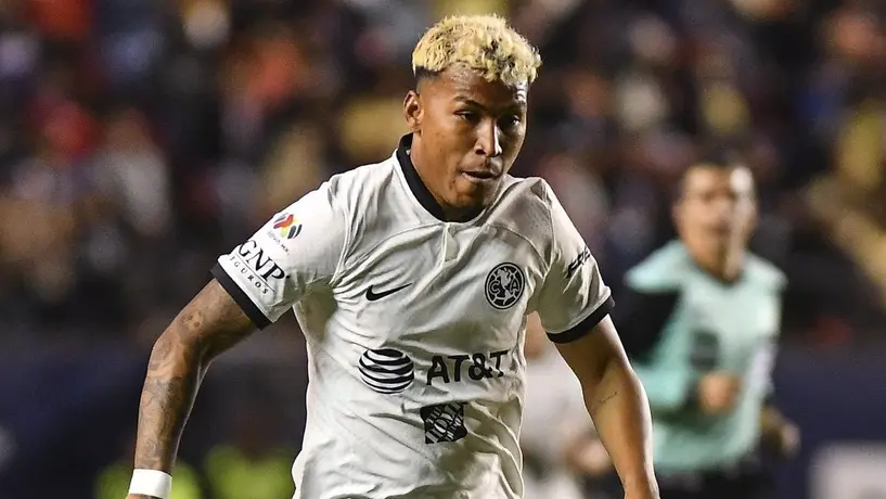 América: Roger Martínez le regaló su jersey a un niño americanista