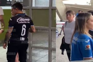 Marco García, jugador de Pumas, fue captado con el jersey de Cruz Azul durante juego vs Atlas