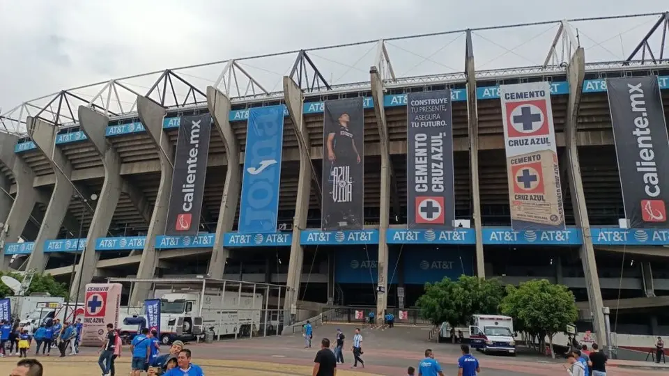 Lento ingreso al Estadio Azteca previo al Cruz Azul vs Atlas del Repechaje