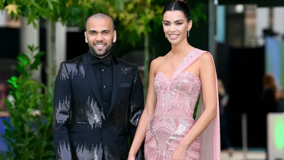 Dani Alves: Joana Sanz denuncia acoso mediático en su casa
