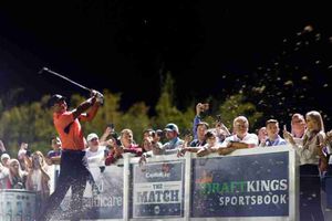 Tiger Woods: Drive del golfista cae en el bolsillo de un aficionado