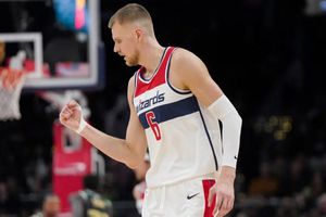 Kristaps Porzingis llegará a Celtics en un triple intercambio