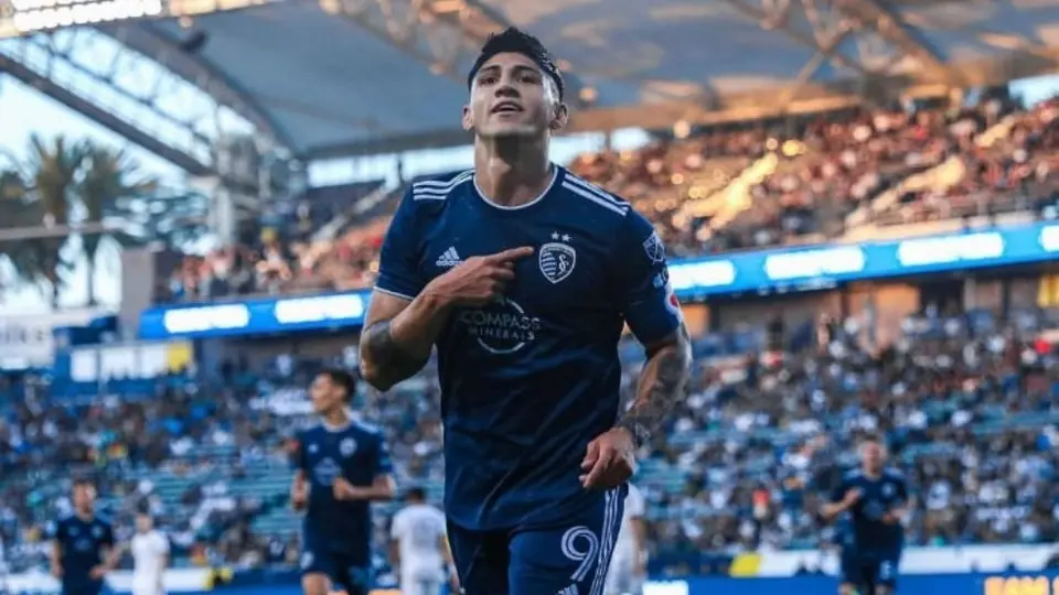 Alan Pulido anota doblete en empate de Sporting Kansas City ante Galaxy