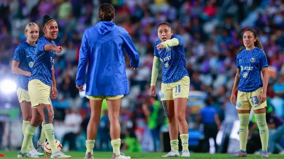 ¡Mojan a las jugadoras del América! Estadio Hidalgo prendió aspersores durante calentamiento