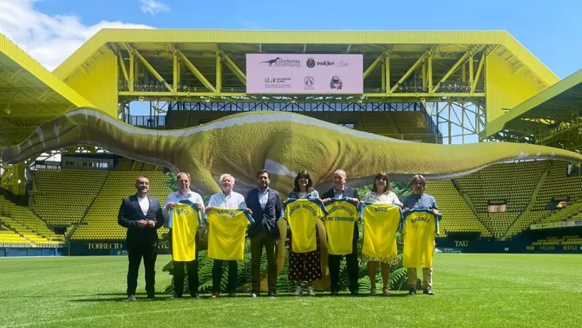Villarreal presenta en La Ceramica a 'nuevo' dinosaurio que lleva su nombre