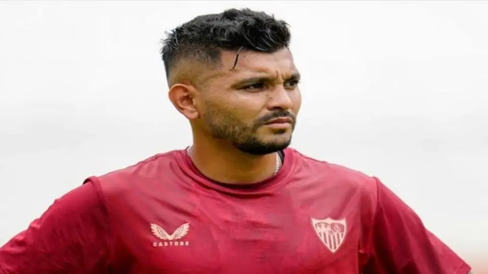 Tecatito Corona no cierra las puertas a una salida del Sevilla este verano
