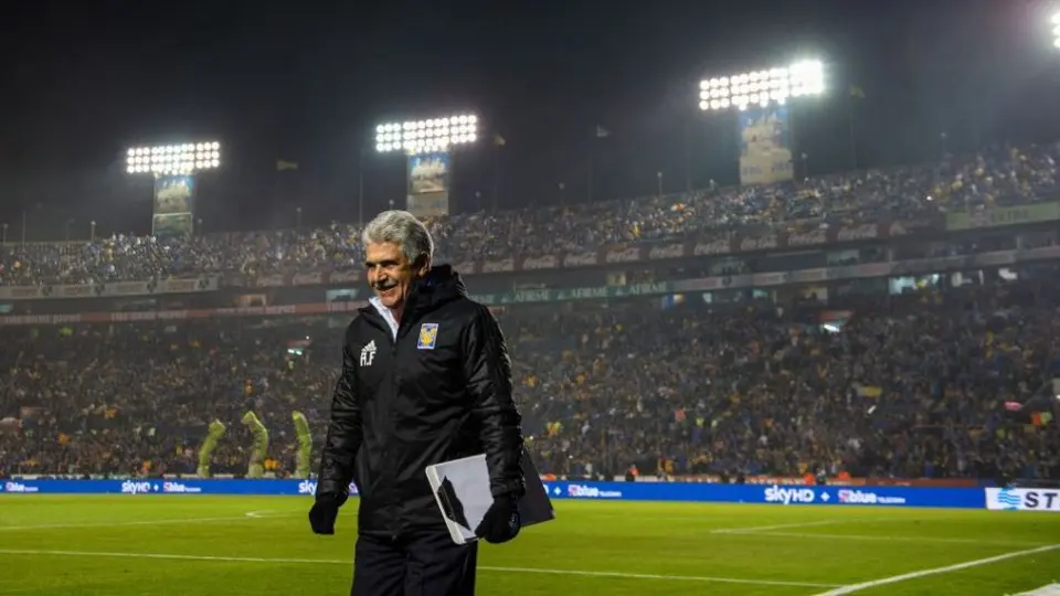 Tuca Ferretti cumple 69 años y se convertirá en el estratega más veterano del CL2023