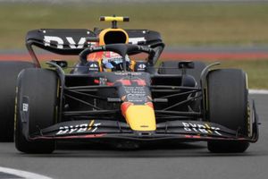 Checo Pérez lideró el último día de pruebas en Baréin con su RB19