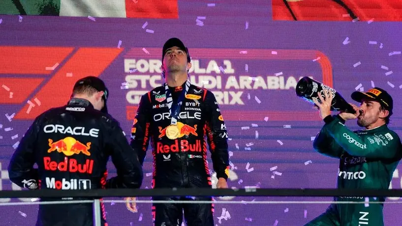 Max Verstappen 'advierte' a Checo Pérez: "No me gusta perder y a mi padre tampoco"