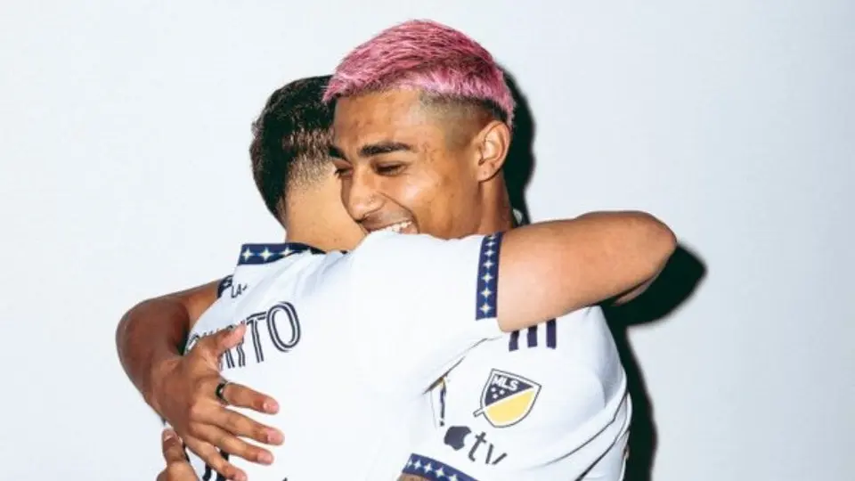 Julián Araujo se despidió del Galaxy tras ser presentando con el Barcelona