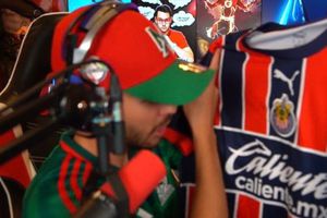 TheGrefg presumió jersey de las Chivas en transmisión de Twitch
