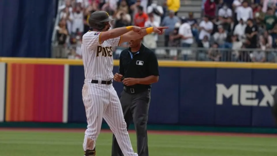Matt Carpenter se convirtió en la figura de los San Diego Padres este domingo