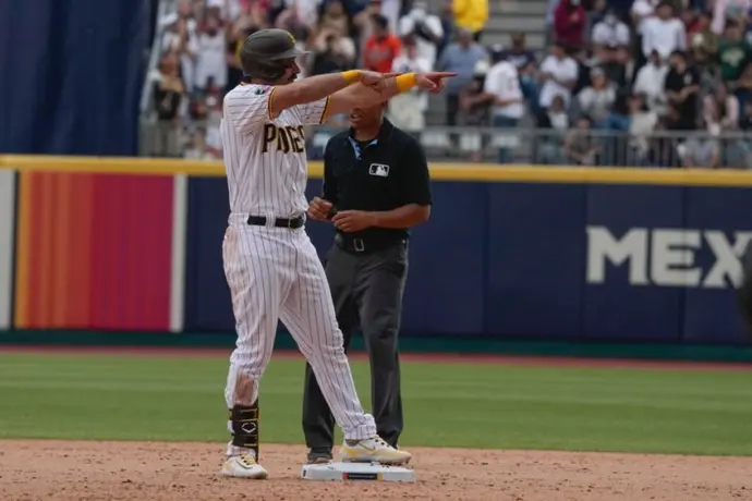 Matt Carpenter se convirtió en la figura de los San Diego Padres este domingo