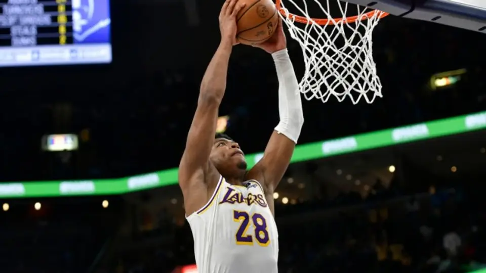Playoffs NBA: De la mano de Hachimura, Lakers ganó el primero de la serie ante Grizzlies