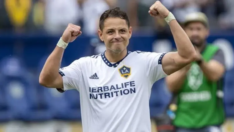 Chicharito Hernández presume su impresionante físico en redes sociales