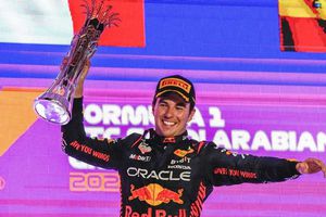 Checo Pérez recibe increíbles halagos de Helmut Marko tras ganar en Arabia Saudita