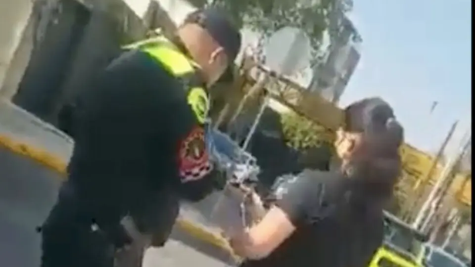 Lady Anubis, mujer 'influyente' de la CDMX, se hace viral por golpear a policía y evitar pago de infracción