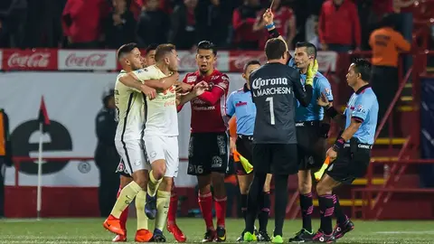 Fernando Hernández, árbitro del rodillazo, pidió sanción a Pablo Aguilar por cabezazo en 2017
