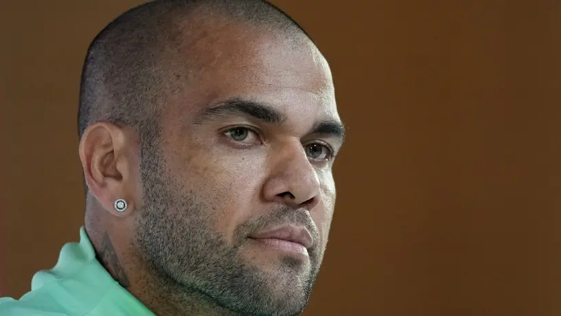 Dani Alves pasó encerrado alrededor de 15 minutos en el baño con la mujer que lo acusa