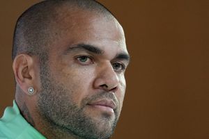 Dani Alves pasó encerrado alrededor de 15 minutos en el baño con la mujer que lo acusa