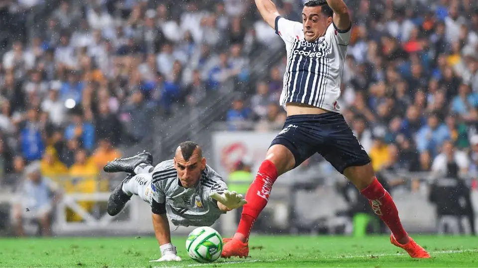 Clásico Regio: Nahuel Guzmán cometió un error que casi le cuesta el partido a Tigres