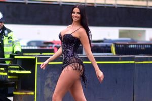 Ivana Knoll apoyó a Floyd Mayweather con un sensual atuendo