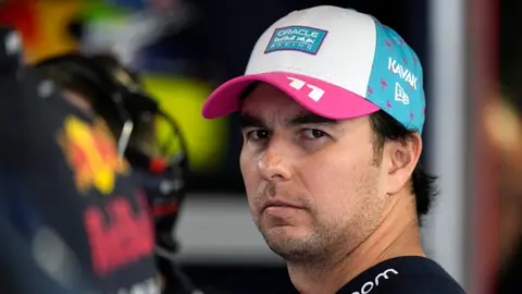 DjMariio le reclama al Kun Agüero por apoyar a Hamilton y no a Checo Pérez