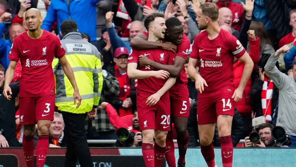 Liverpool enfrenta a Fulham en búsqueda de puestos de Champions