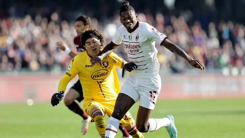 Memo Ochoa: Aficionados apoyan al arquero mexicano pese a goleada a Salernitana