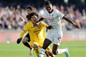 Memo Ochoa: Aficionados apoyan al arquero mexicano pese a goleada a Salernitana