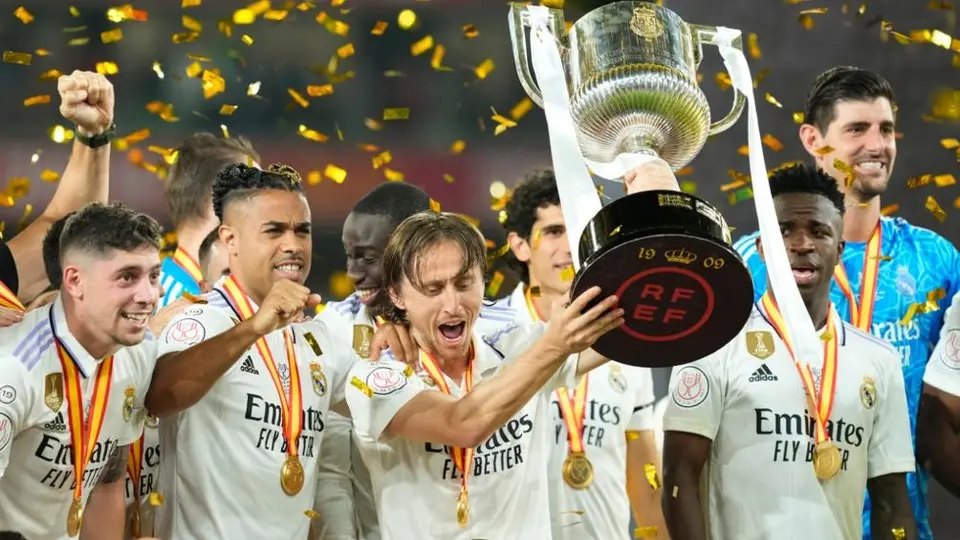 Real Madrid se convierte en el primer español con 100 títulos oficiales